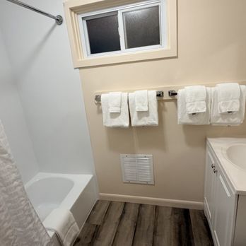 Wonder View Inn - Non pet bathroom - Hotels Near Me - Bar Harbor, Maine Wonder View Inn - Non pet bathroom - Hotels Near Me - Bar Harbor, Maine