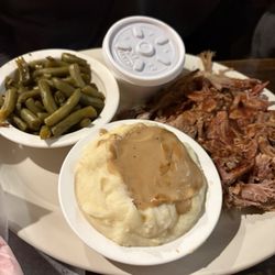 Hendrix Barbecue - Bbq pork plate TikTok/ig @yumthatgreenville