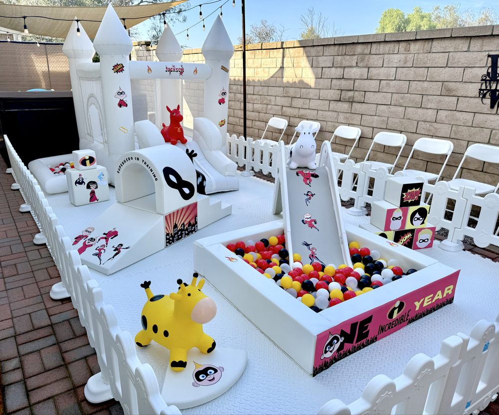 Meilani’s Playland Logo