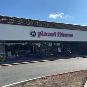 Planet Fitness - Outside - Gyms Near Me - Renton, Washington