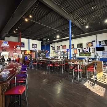 STL Throwdowns  - Inside - American Near Me - Wentzville, Missouri