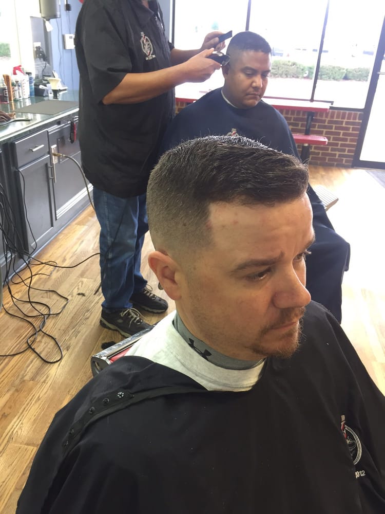 Pete's Barbershop Logo