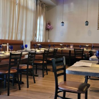 Mamma Mia - Extremely nice inside with another side - Italian Near Me - Riverside, California Mamma Mia - Extremely nice inside with another side - Italian Near Me - Riverside, California