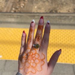 Glamorous Nail Bar