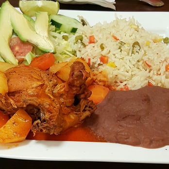 Las Casitas Grill - Ummmm delicioso pollo guisado - Salvadoran Near Me - Van Nuys CA, California
