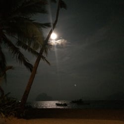 El Nido Resorts - Full moon on the beach
