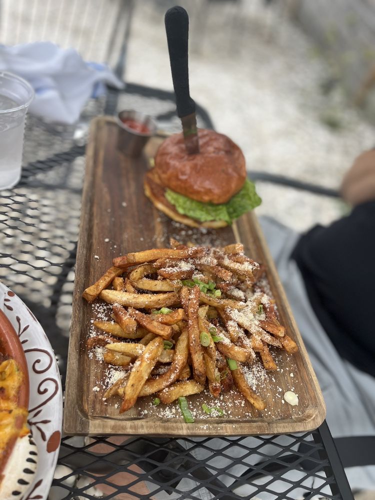 WATERDOG KITCHEN + BAR Updated October 2024 276 Photos & 181 Reviews 125 Water St, Warren