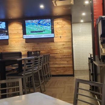 Buona - Multiple entertainment views - Sandwiches Near Me - Flossmoor, Illinois