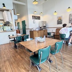 Finale Pizza - Indoor seating