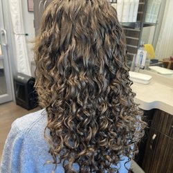 4-8-0 Hair Salon - Curl cut with Emily (2025)