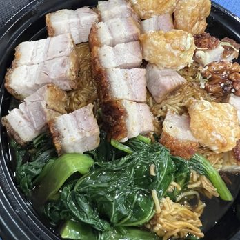 Lagoon Chinese Restaurant - Cake noodle and roast pork - Chinese Near Me - Honolulu, Hawaii