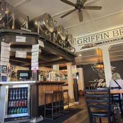 Griffin Brewing - Bar area