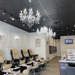 Botti Nail & Spa - Inside