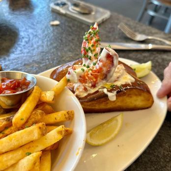 Slapfish - Traditional Lobster Roll - Seafood Near Me - Indianapolis, Indiana
