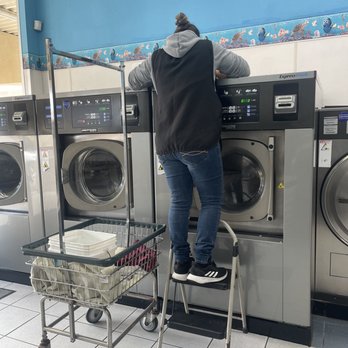 Superior Laundry - Bassett - Cleaning the washers after they just used it. - Laundromat Near Me - La Puente, California Superior Laundry - Bassett - Cleaning the washers after they just used it. - Laundromat Near Me - La Puente, California