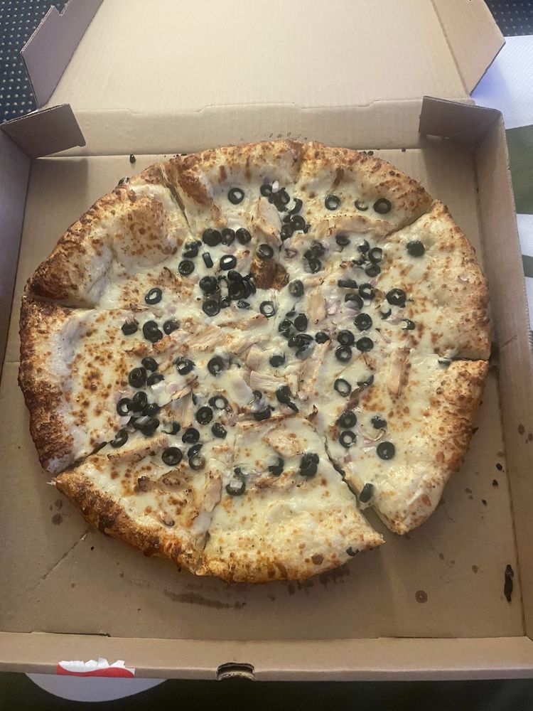 Uncle Tony's Pizza Logo