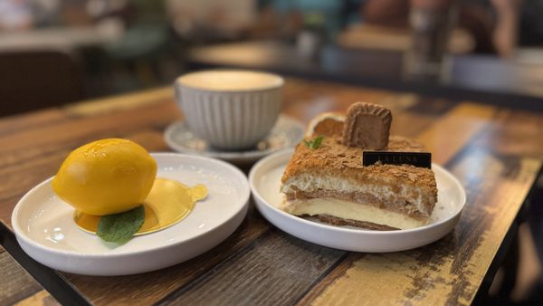 La Luna Tea and Dessert Bar by null