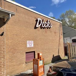 Dick's Hot Dog Stand - Outside