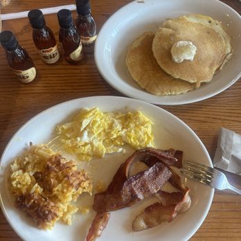 Cracker Barrel Old Country Store - Grandmas Sampler - Breakfast & Brunch Near Me - Pearl, Mississippi Cracker Barrel Old Country Store - Grandmas Sampler - Breakfast & Brunch Near Me - Pearl, Mississippi