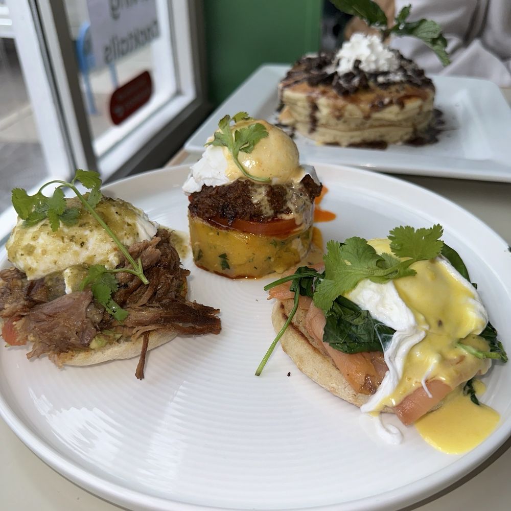 Savanna Restaurant Lakeview  - Trio Benedict - Breakfast & Brunch Near Me - Chicago, Illinois