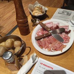 Restaurant meule et caquelon - Meat, potatoes, baguette and pickles that come with the raclette