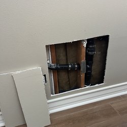 Tom Plumb Plumbing - Cut hole in drywall to access leak location