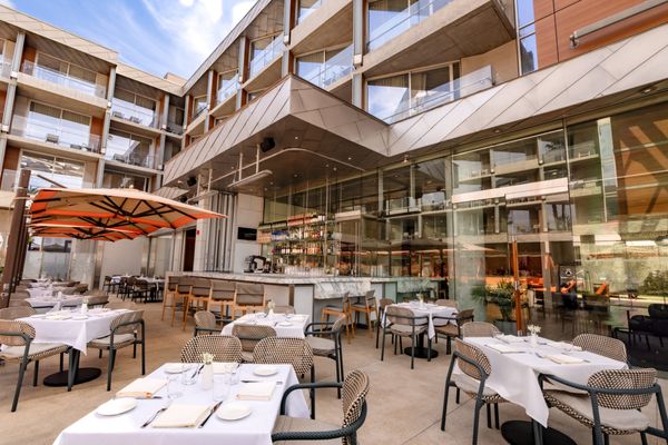 Shoreside Restaurant and Bar by null