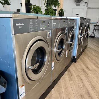 Sea Breeze - Newly renovated laundromat inluding new floors and machines. - Laundromat Near Me - Bradenton, Florida Sea Breeze - Newly renovated laundromat inluding new floors and machines. - Laundromat Near Me - Bradenton, Florida