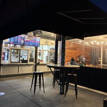 Bunz Burger - Outdoor area & ordering window (Dec 2025) - Hot Dogs Near Me - Huntington Beach, California