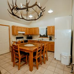 Northwoods Cabins - All cabin lodging at Northwoods Cabins includes a full kitchen and dining area.