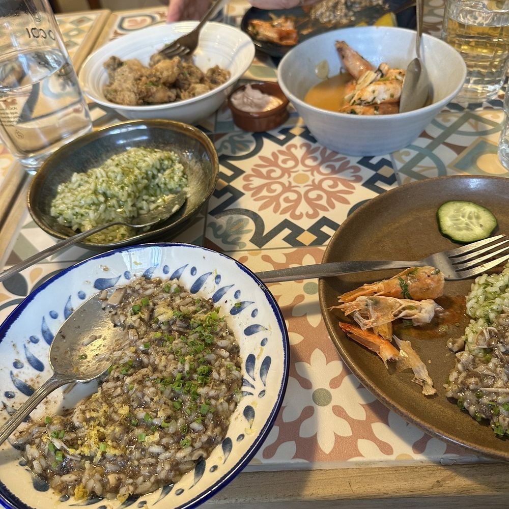 Sal Grosso - Coriander, mushroom rice garlic shrimp with baby squid. - Portuguese Near Me - Lisbon, 11