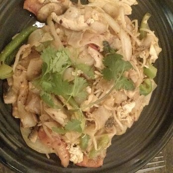 Sip Saam Thai - Drunken noodles with chicken, level four spice was tounge numbing! Still some great noodles! - Thai Near Me - Austin, Texas Sip Saam Thai - Drunken noodles with chicken, level four spice was tounge numbing! Still some great noodles! - Thai Near Me - Austin, Texas
