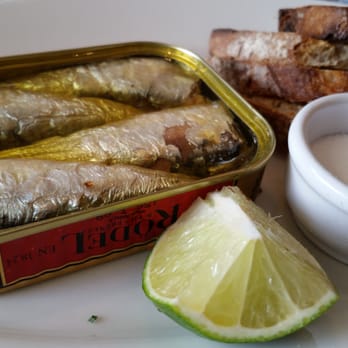 Le Café Livres - Sardine Salad - Cafes Near Me - Paris, 75 Le Café Livres - Sardine Salad - Cafes Near Me - Paris, 75