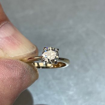 5 Minute Pawn Shop - This is absolutely stunning. Had an amazing price. - Pawn Shops Near Me - Canoga Park, California 5 Minute Pawn Shop - This is absolutely stunning. Had an amazing price. - Pawn Shops Near Me - Canoga Park, California