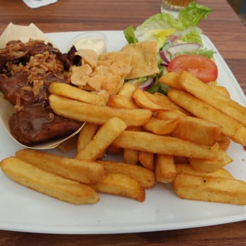 De Hop 2.0 - De kipsaté met friet en salade. - Creperies Near Me - Amsterdam, New Hampshire