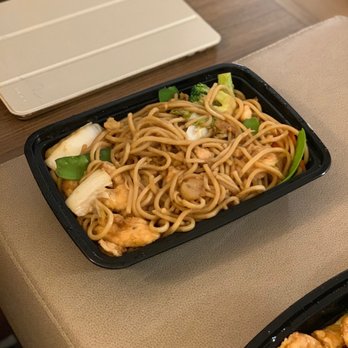 Formosa Garden - Chicken Lo Mein - Sushi Bars Near Me - San Antonio, Texas