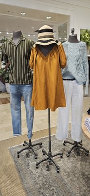 Banana Republic by null