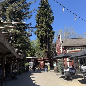 Flour Craft Bakery - Outside seating - Bakeries Near Me - Mill Valley, California