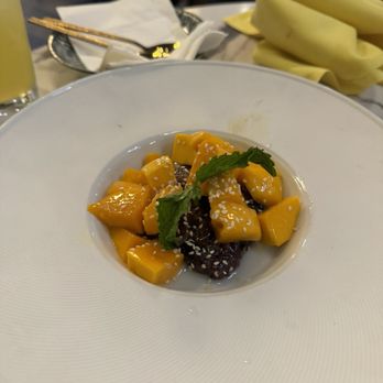 Kin Long Beach - Mango Sticky Rice - Thai Near Me - Long Beach, California