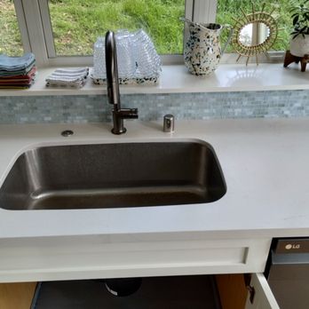 Community Plumbing Services - New Single hole kitchen sink faucet with pull out hand sprayer. - Plumbing Near Me - Sebastopol, California Community Plumbing Services - New Single hole kitchen sink faucet with pull out hand sprayer. - Plumbing Near Me - Sebastopol, California