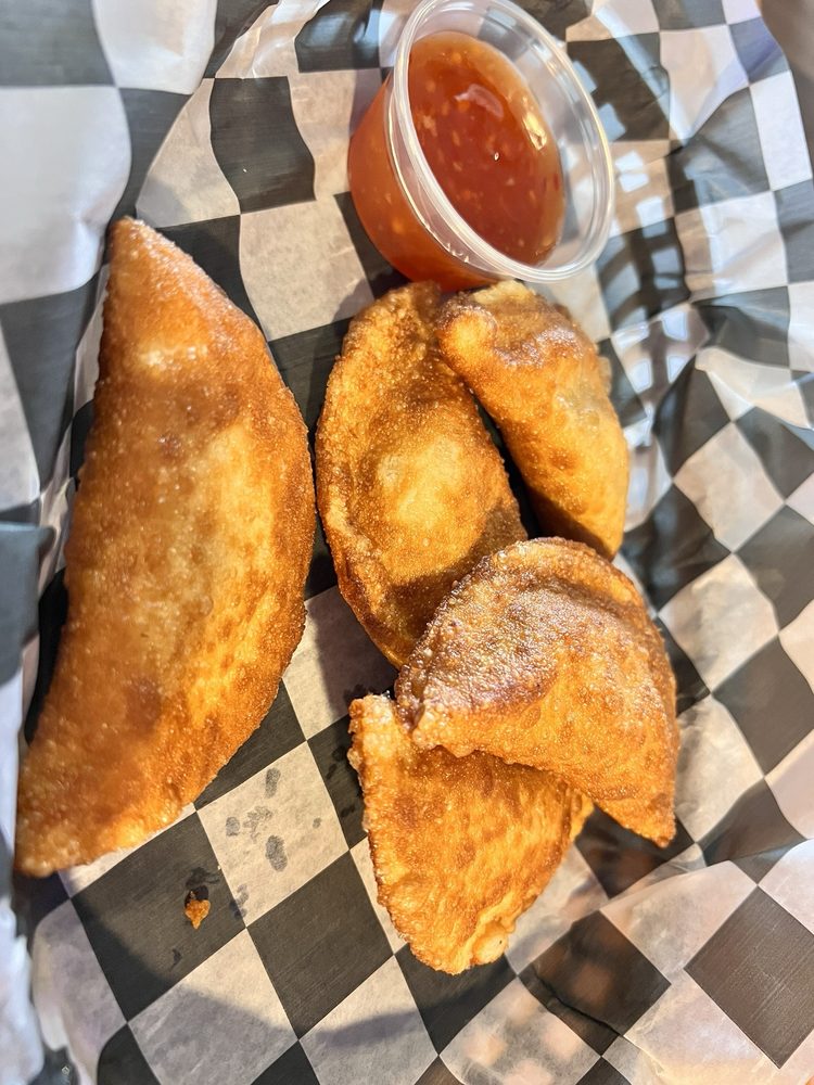 The Longbranch Smokehouse & Grille Logo