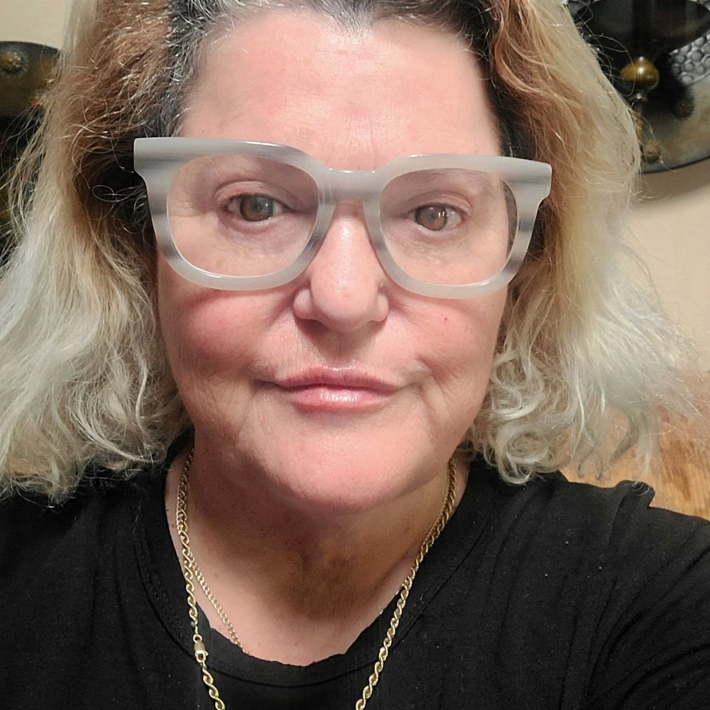 1 hour home...(no makeup or hair) water heater being installed, waiting to color my hair in my studio 1 hour home...(no makeup or hair) water heater being installed, waiting to color my hair in my studio