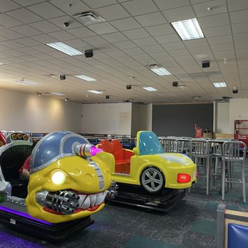 Chuck E. Cheese - Looks like party room is under renovations still - Pizza Near Me - Whitby, Ontario