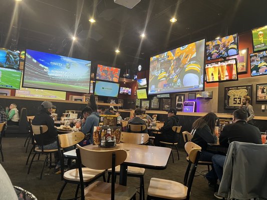 Buffalo Wild Wings by null