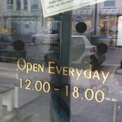 Cheesecake Heaven - Nö.....Montags 12:30 leider nicht.....keinerlei Info, weder an der Tür noch im Internet, telefonisch leider auch nicht erreichbar....