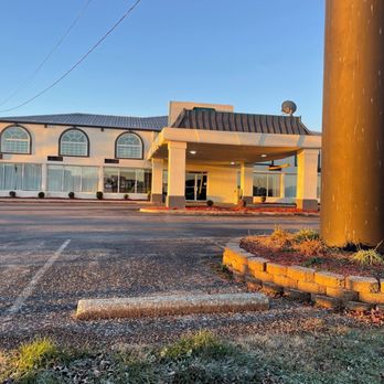 Quality Inn & Suites - Front of building - Hotels Near Me - Horse Cave, Kentucky Quality Inn & Suites - Front of building - Hotels Near Me - Horse Cave, Kentucky