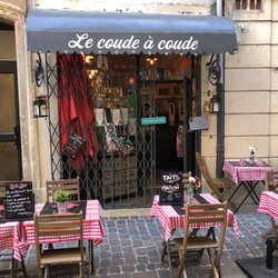 Le Coude À Coude - Front of the restaurant