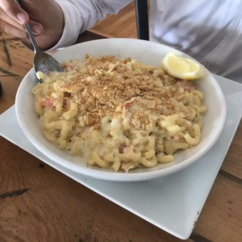 Inn on the Blues - Lobster Mac and cheese. Yummy garlicky good. - American Near Me - York, Maine Inn on the Blues - Lobster Mac and cheese. Yummy garlicky good. - American Near Me - York, Maine