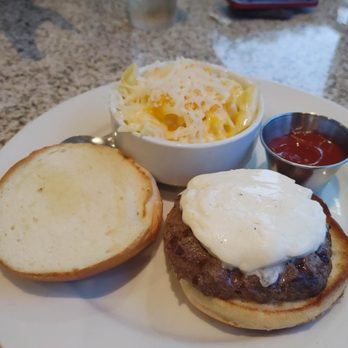 bellagreen - Burger with Fresh Mozzarella and Mac and Cheese - New American Near Me - Houston, Texas