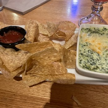 Applebee's Grill + Bar - Spinach dip and chips - American Near Me - Augusta, Georgia Applebee's Grill + Bar - Spinach dip and chips - American Near Me - Augusta, Georgia